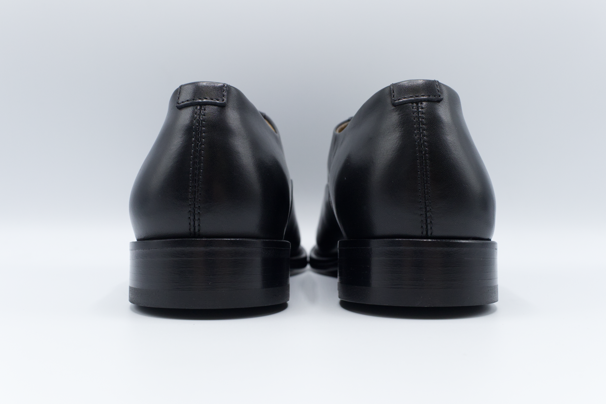 Step up your footwear game with our Men's Italian Oxford in Black. Made with the finest Italian leather and handcrafted to perfection, these shoes are the perfect addition to any wardrobe. From classic to contemporary styles, our selection of Italian Oxfords offers something for everyone. Elevate your style with Aliverti USA.