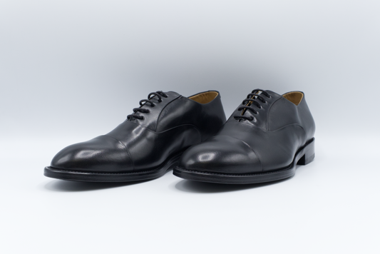 Step up your footwear game with our Men's Italian Oxford in Black. Made with the finest Italian leather and handcrafted to perfection, these shoes are the perfect addition to any wardrobe. From classic to contemporary styles, our selection of Italian Oxfords offers something for everyone. Elevate your style with Aliverti USA.