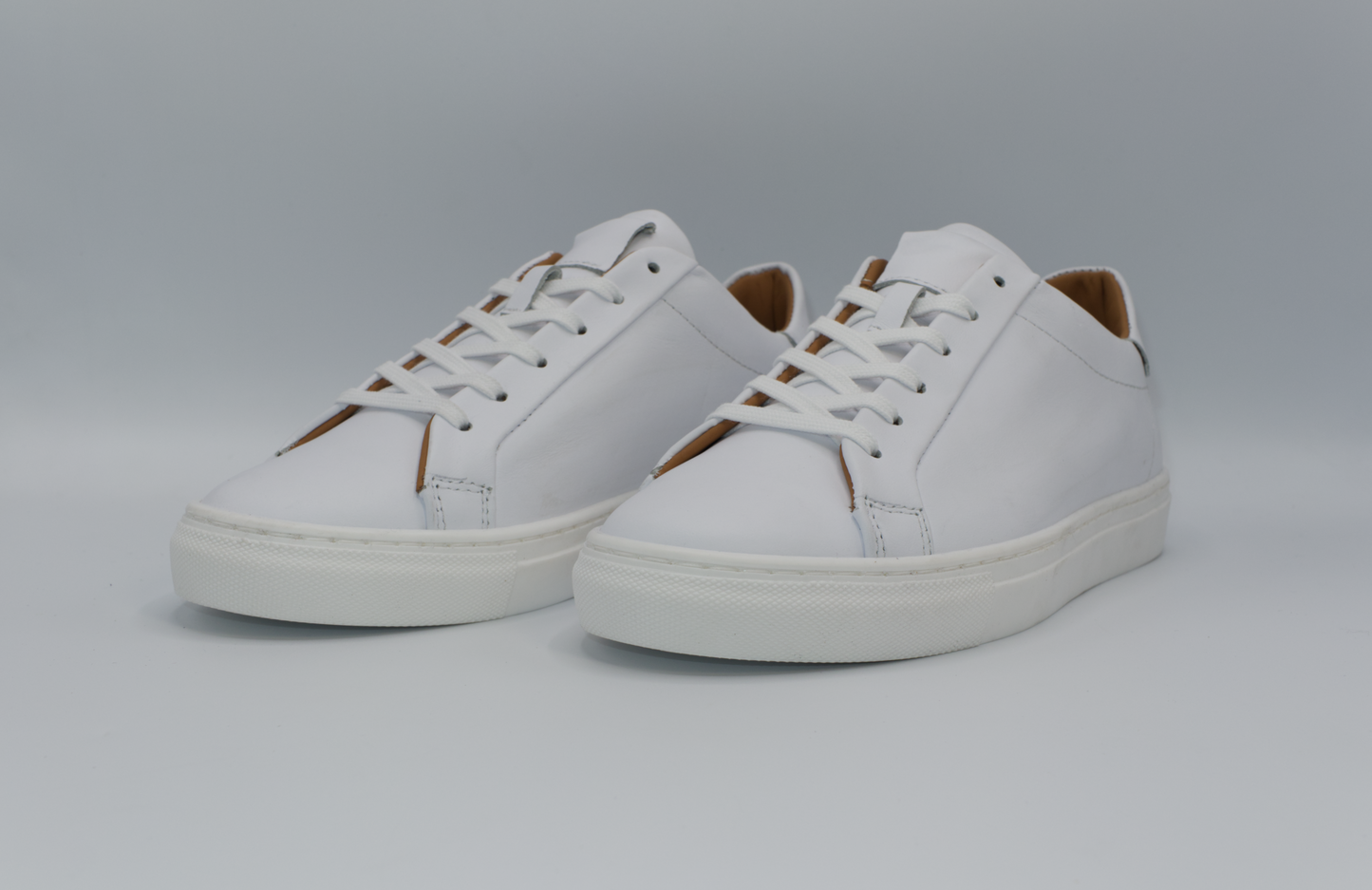 Shop Handmade Italian Leather Sneaker in Blanco or browse our range of hand-made Italian sneakers for men in leather or suede. We deliver to the USA and Canada & offer multiple payment plans as well as accept multiple safe & secure payment methods. Coraf01