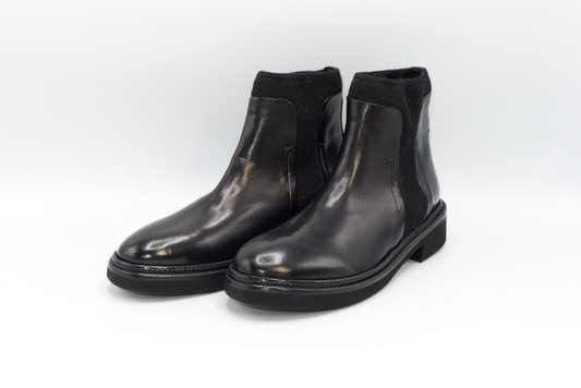 Shop Handmade Italian Leather Calpierre Women's Leather Chelsea Boots in Black or browse our range of hand-made Italian heels, sandals, and sneakers for men and women in leather or suede. We deliver to the USA and Canada & offer multiple payment plans as well as accept multiple safe & secure payment methods.  DM82-R