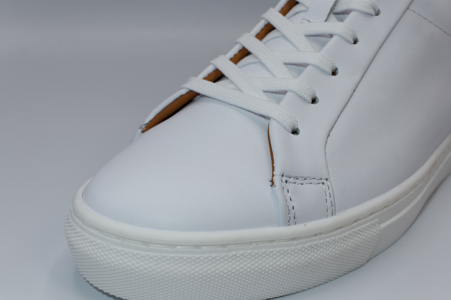 Shop Handmade Italian Leather Sneaker in Blanco or browse our range of hand-made Italian sneakers for men in leather or suede. We deliver to the USA and Canada & offer multiple payment plans as well as accept multiple safe & secure payment methods. Coraf01